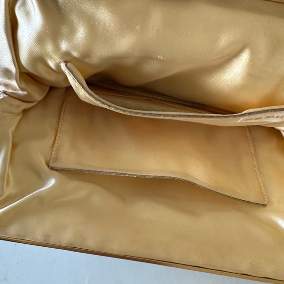 Vintage Floral Metal
Beaded Bag - Picture 5 of 5